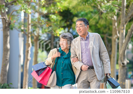 高級夫婦購物 110967810