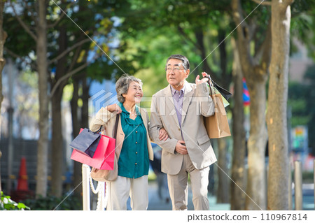 高級夫婦購物 110967814