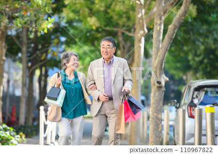 高級夫婦購物 110967822