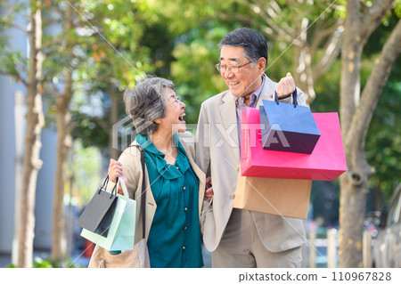 高級夫婦購物 110967828