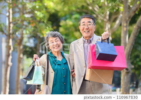 高級夫婦購物 110967830