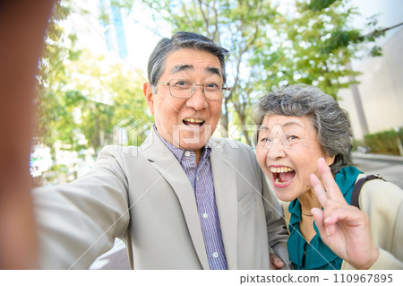 年長夫婦合照 110967895