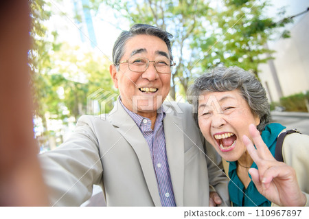 年長夫婦合照 110967897