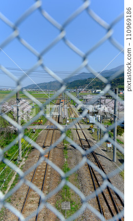 Railway tracks and cherry blossoms feel the breath of spring Railway tracks and cherry blossoms feel the breath of spring 110969186