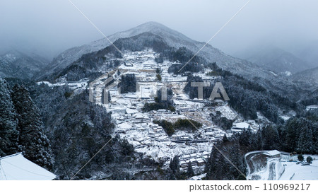 Snowy landscape of Ochiai village in Iya, Miyoshi City, Tokushima Prefecture 110969217