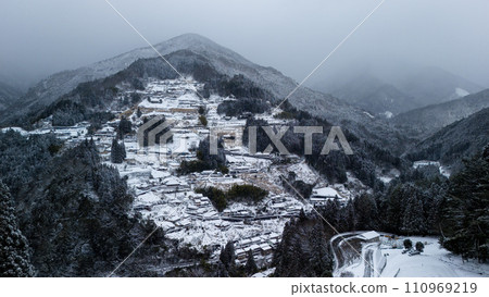 Snowy landscape of Ochiai village in Iya, Miyoshi City, Tokushima Prefecture 110969219