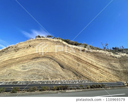 Important geological cross section of Izu Oshima and road around the island 110969379