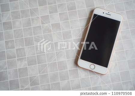 I've been using this smartphone for 5 years and it's a little worn out. I'm thinking about buying a new smartphone. 110970508