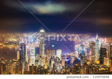 從太平山頂欣賞香港百萬美元夜景 從太平山頂欣賞香港百萬美元夜景 110970946