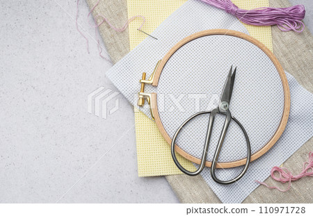 Embroidery hoop, fabric, thread and other accessories Embroidery hoop, fabric, thread and other accessories 110971728