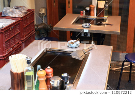 Okonomiyaki restaurant teppanyaki table 110972212