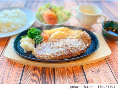 Steak set (with steam) Steak set (with steam) 110973194
