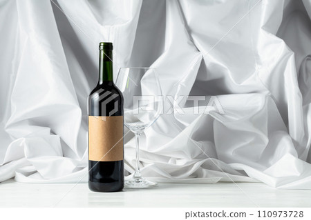 Red wine on a white wooden tfble. 110973728