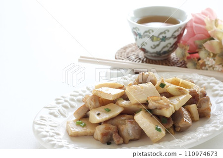 Stir-fried bamboo shoots and pork Stir-fried bamboo shoots and pork 110974673