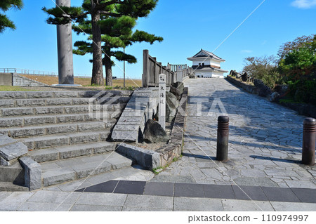 東海道 53 站之一的桑名宿「七里之渡」的藍天景色 110974997