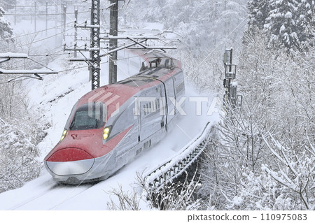 雪中的秋田新幹線 110975083