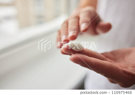 The man's hand, he uses steroids Apply External type. The man's hand, he uses steroids Apply External type. 110975468