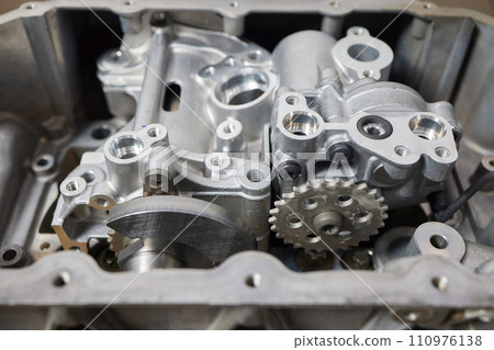the engine ready to be reassembled on the car 110976138