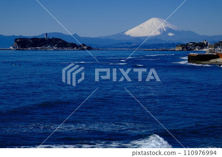 View of Enoshima's sacred mountain Mt. Fuji from the Inamuragasaki coast View of Enoshima's sacred mountain Mt. Fuji from the Inamuragasaki coast 110976994