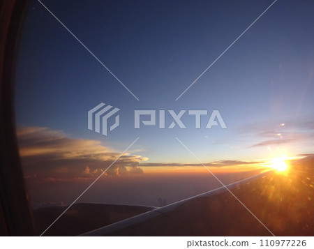從飛機上看的日落，不丹 110977226