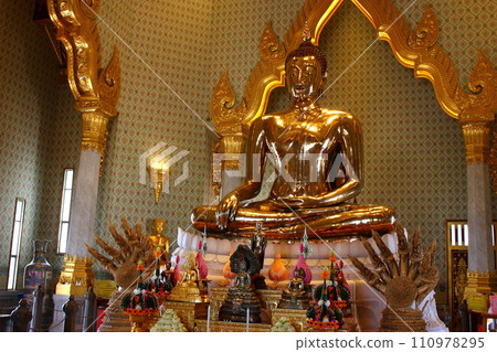 Wat Traimit Bangkok Thailand 110978295