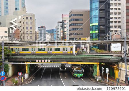 Nov 30 2023 Busy metropolitan skyline with iconic landmarks and urban transport. 110978601