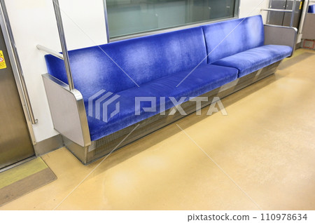 Conventional line West Japan Kuha 200-64 long seat Conventional line West Japan Kuha 200-64 long seat 110978634