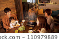 Three-generation family dining table/getting together over hot pot dishes 110979889