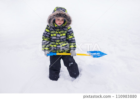 little boy playing in the snow in winter little boy playing in the snow in winter 110983880