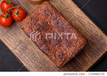 Delicious fresh crispy brown bread with seeds and grains 110986170