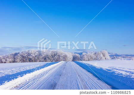 winter road 110986825
