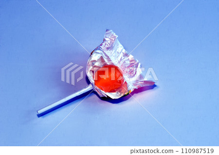 Round lollipop, not completely unpacked. Round lollipop, not completely unpacked. 110987519