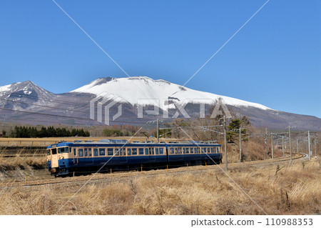 信濃鐵道115系列橫須賀彩色在宮代田信濃大井馬上運行 信濃鐵道115系列橫須賀彩色在宮代田信濃大井馬上運行 110988353