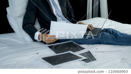 Businessmen management work plan strategies to increase business stock income, analysis graph or report with laptop, set targets for online trading success 110988903