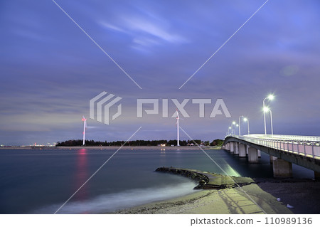 Sunrise scenery 110989136