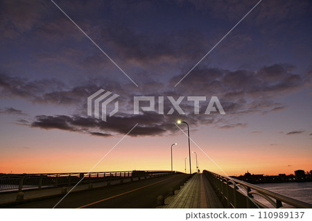 Sunrise scenery 110989137