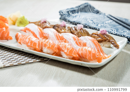 Salmon and seared salmon sushi japanese food style - Selective focus point 110991799