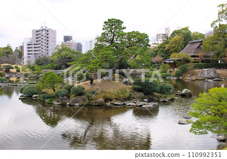 冬天的水前寺廟公園，熊本縣熊本市 110992351