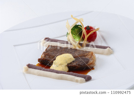美味的牛排 110992475
