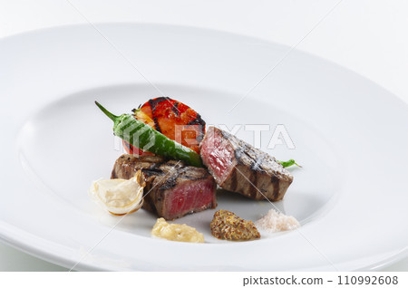 delicious looking steak 110992608