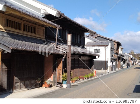 冬季茶室與花園、舊城區景觀、冬季城堡小鎮 110993797