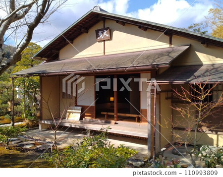 冬季茶室與花園、舊城區景觀、冬季城堡小鎮 110993809