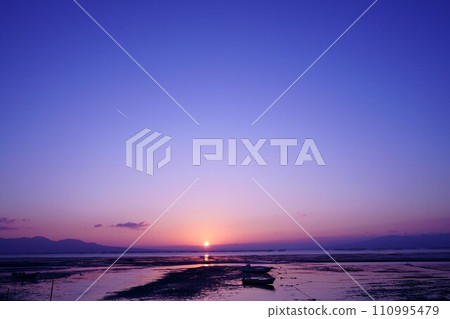 Treasure of Ramsar: Beautiful sunset at Arao Higata 110995479