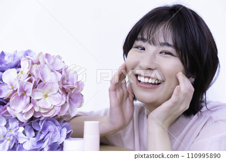 Spring cosmetics for women with short bob 110995890