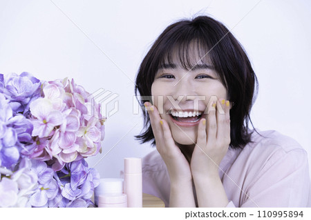 Spring cosmetics for women with short bob 110995894