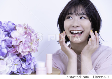 Spring cosmetics for women with short bob 110995895