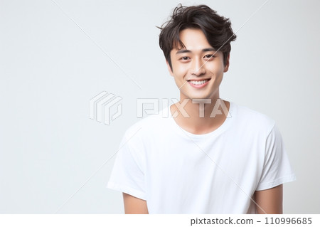 穿著白色T恤的男人,帥氣的微笑男人,美女“AI生成圖像” 穿著白色T恤的男人,帥氣的微笑男人,美女“AI生成圖像” 110996685