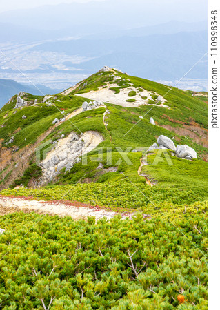 Japan's 100 Famous Mountains Sorakidake Climb: The ridgeline from Komamine Hutte to Komaishi 110998348