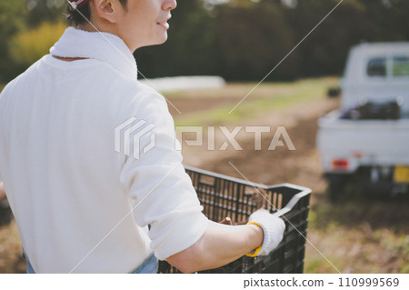 農業 農家 農民 110999569