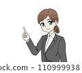 一套衣服，指著她的手指的女人 110999938